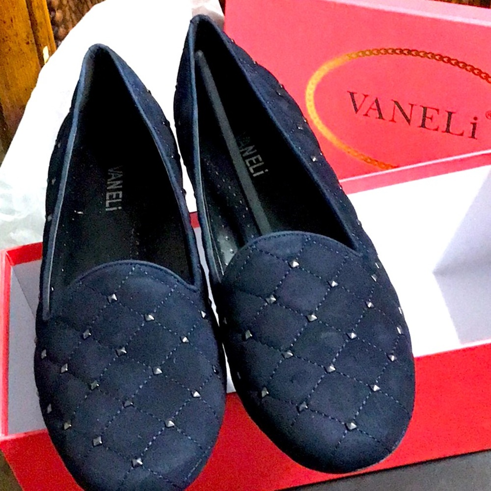Vaneli Sarie Navy Suede NWOT